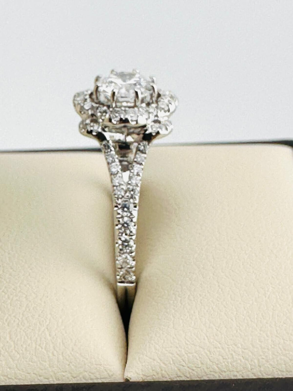 0.62 Ct Round E VS1 Lab Grown CVD Diamond Engagement 18K Gold Ring Size 6.25